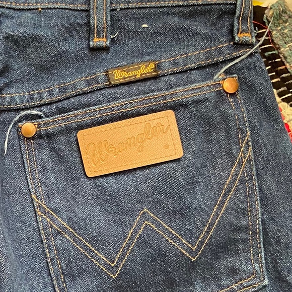 VINTAGE WRANGLER DARK WASH HIGH WAIST JEANS - Picture 7 of 8